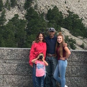 Meet your Posher, Whitnie